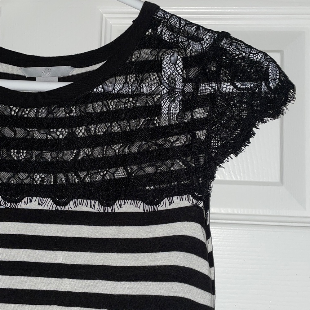 🖤 H&M Lace and Striped Short Sleeve Top